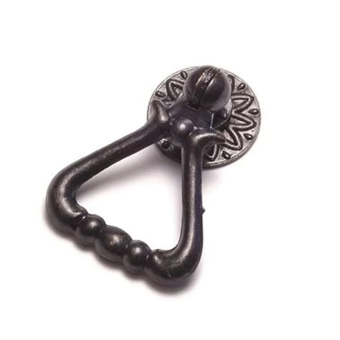 Fém Bútorfogantyú antik+alátét,  antik III/7 Fém Bútorfogantyú antik+alátét,  antik III/7