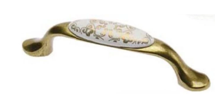 Bútorfogantyú íves aranymintás porcelánbetétes  96mm